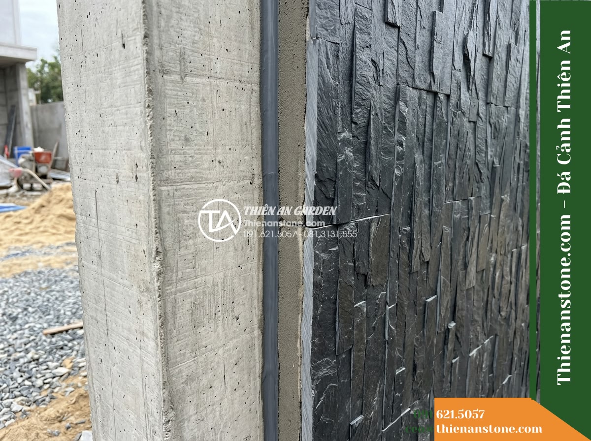 Đá ghép đen Đà Nẵng | Slate đen Đà Nẵng | 10x50 cm - Hình 9 Đá ghép đen Đà Nẵng | Slate đen Đà Nẵng | 10x50 cm - Construction detail of a plumb masonry fence wall prepared with flat cement rend
