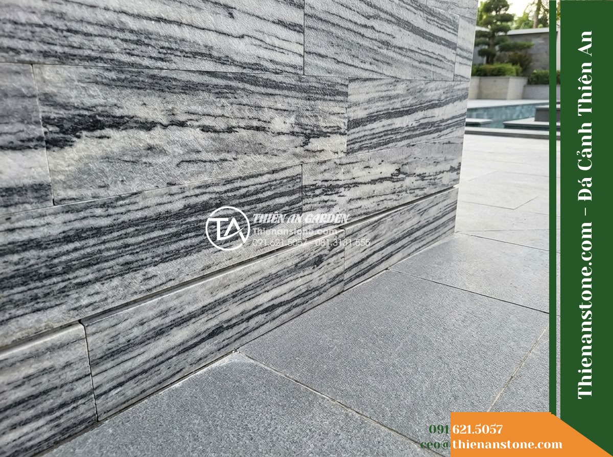 Đá ghép sọc dưa Hà Tĩnh | Marble sọc dưa Hà Tĩnh | 10x50 cm - Hình 16 Đá ghép sọc dưa Hà Tĩnh | Marble sọc dưa Hà Tĩnh | 10x50 cm - Eye-level perspective showing the lower section of an outdoor stone wall interse
