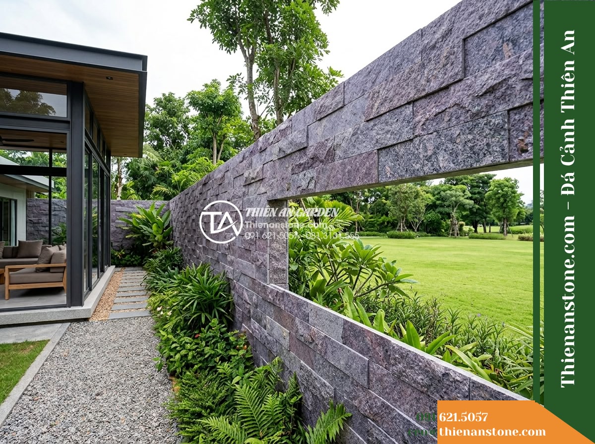 Đá ghép tím Khánh Hòa | Granite tím Khánh Hòa | 10x50 cm - Hình 1 Đá ghép tím Khánh Hòa | Granite tím Khánh Hòa | 10x50 cm - An expansive outdoor view of a transitional garden wall clad in 10x50 cm purple