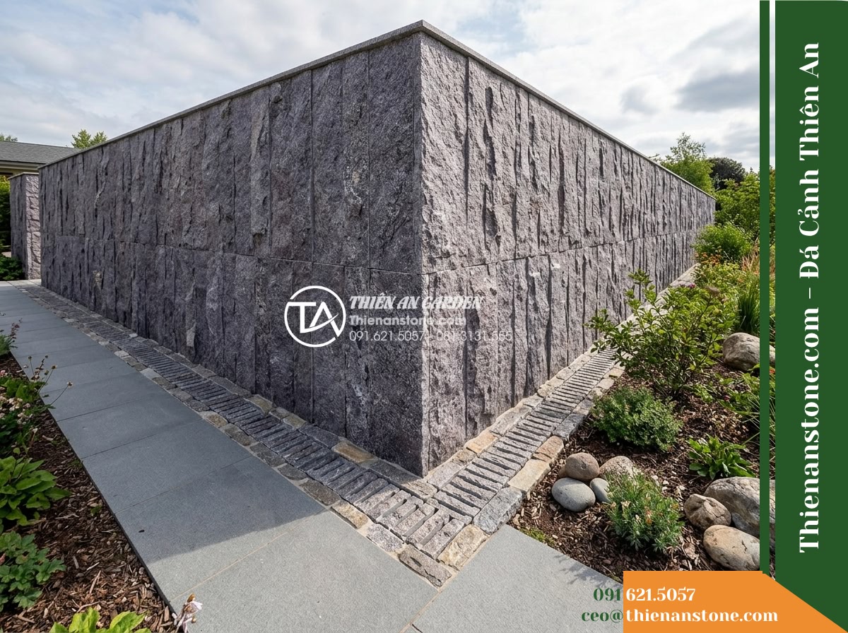 Đá ghép tím Khánh Hòa | Granite tím Khánh Hòa | 10x50 cm - Hình 10 Đá ghép tím Khánh Hòa | Granite tím Khánh Hòa | 10x50 cm - Wide angle view of an exterior garden corner showing accessibility along the wal