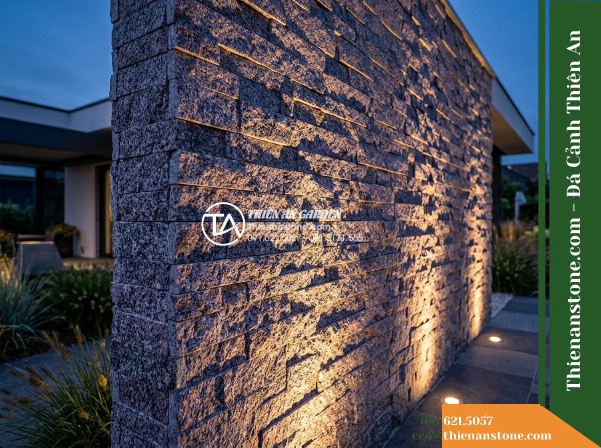 Đá ghép tím Khánh Hòa | Granite tím Khánh Hòa | 10x50 cm - Hình 14 Đá ghép tím Khánh Hòa | Granite tím Khánh Hòa | 10x50 cm - Evening low-angle view of the purple stacked stone wall illuminated by warm graz