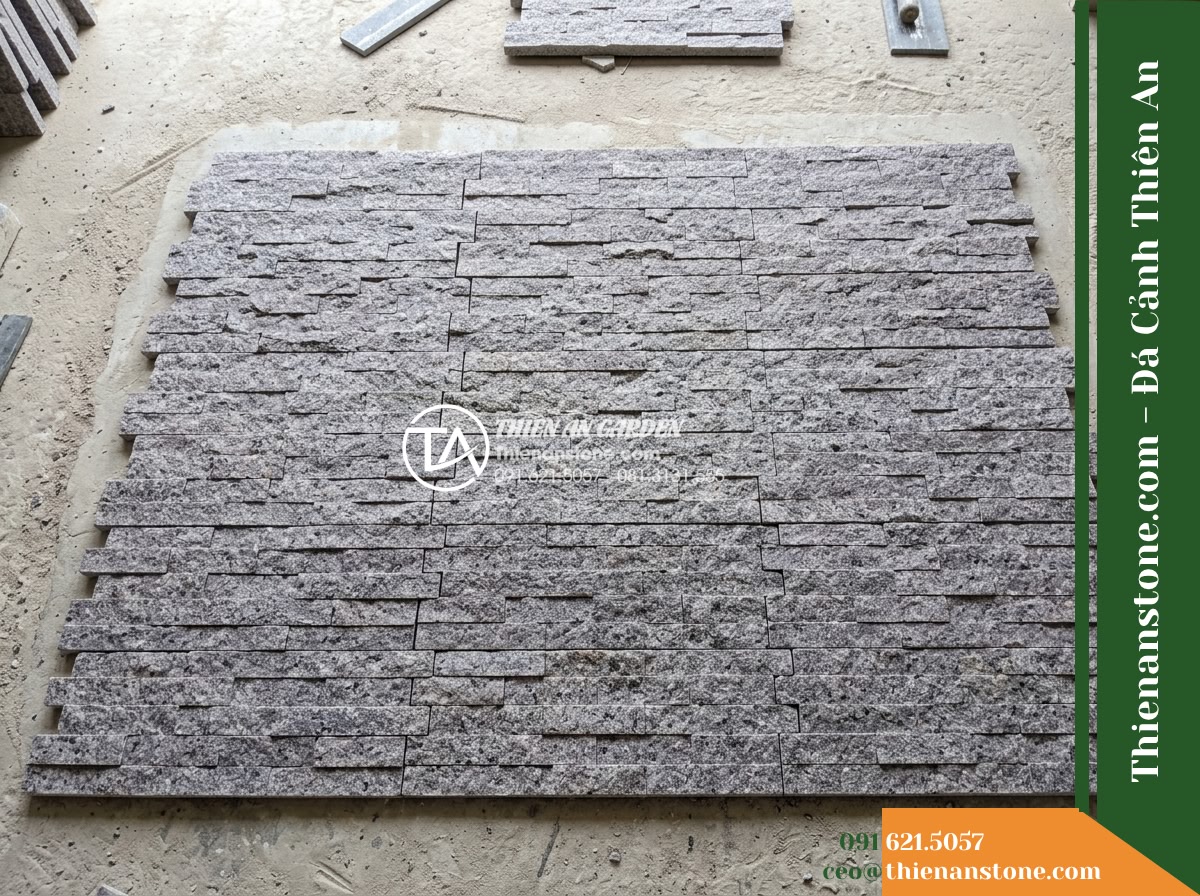 Đá ghép tím Khánh Hòa | Granite tím Khánh Hòa | 10x50 cm - Hình 7 Đá ghép tím Khánh Hòa | Granite tím Khánh Hòa | 10x50 cm - Overhead view of multiple 10x50 cm purple Khanh Hoa stacked stone panels laid ou