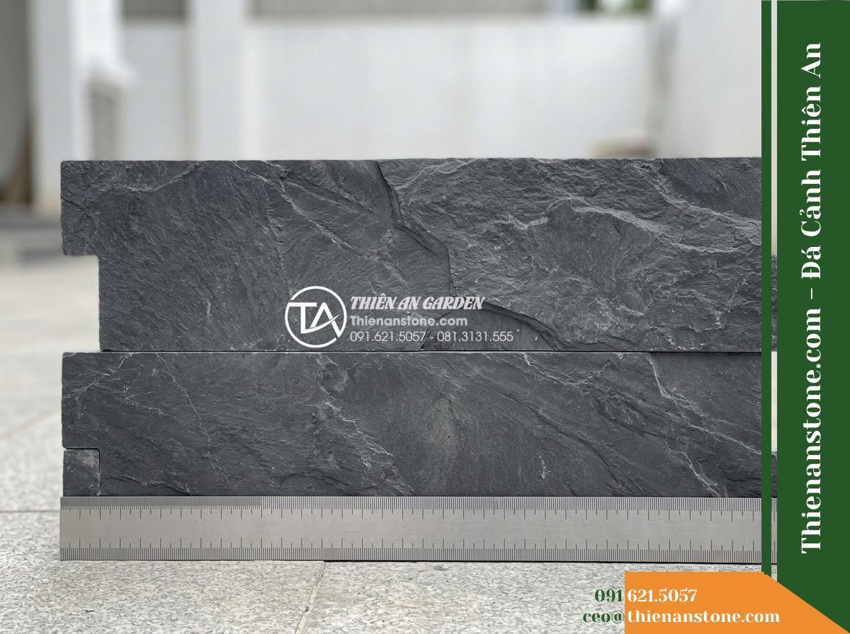 Đá ghép xám đen Hòa Bình | Slate xám đen Hòa Bình | 10x50 cm - Hình 17 Đá ghép xám đen Hòa Bình | Slate xám đen Hòa Bình | 10x50 cm - Straight-on technical view of two interlocking 10x50 cm slate modular stone pane