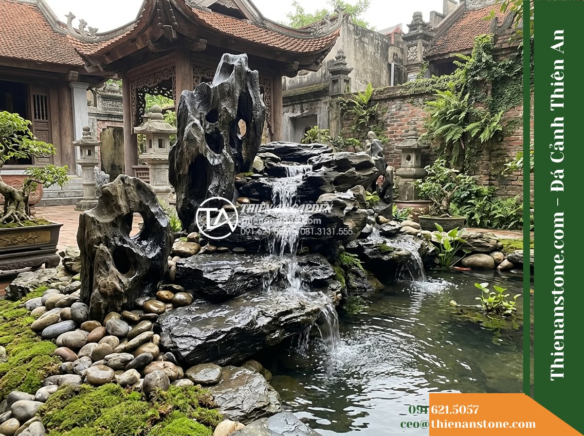 Đá Mộc Phong Đen (Khối khủng 100–150cm) | Chuyên làm khối chủ vách núi hòn non bộ. - A solitary massive dark charcoal natural stone measuring about 1.2 meters tall s