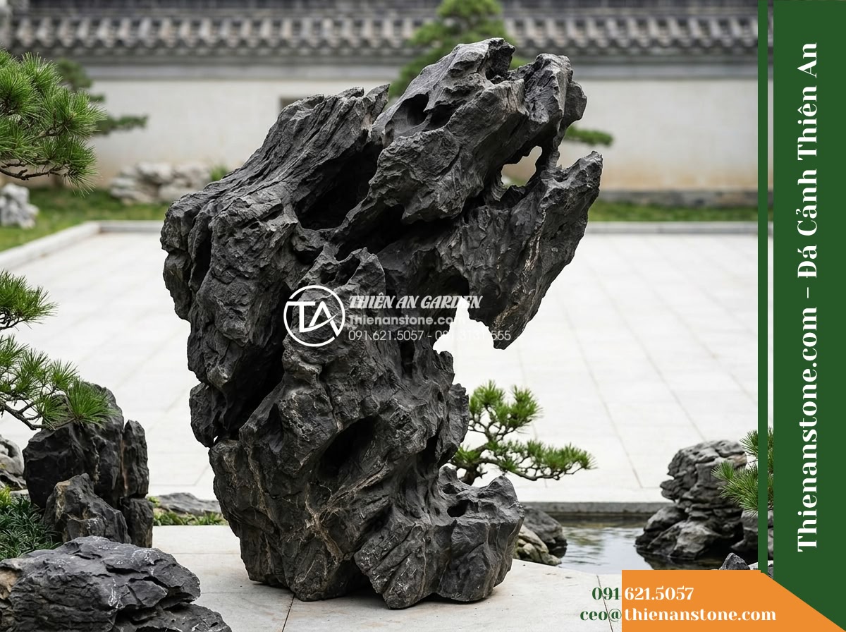Đá Mộc Phong Đen (Khối khủng 100–150cm) | Chuyên làm khối chủ vách núi hòn non bộ. - Hình 3 Đá Mộc Phong Đen (Khối khủng 100–150cm) | Chuyên làm khối chủ vách núi hòn non bộ. - Close-up macro shot of raw weathered black stone surface showing natural clefts,