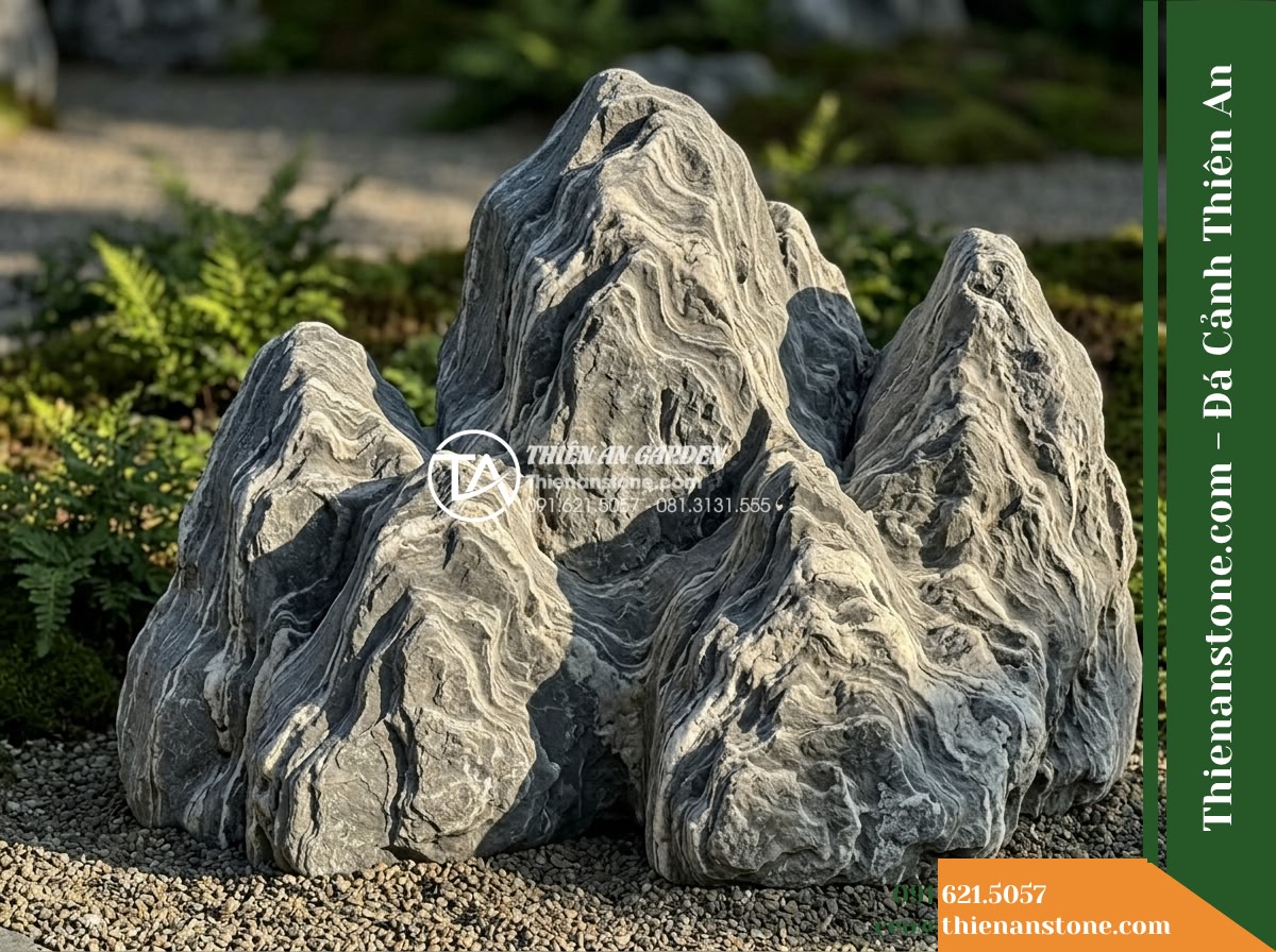 Đá Ngũ Vân Sơn (Khối lớn 120–180cm / ~1.5–3.5 tấn) | Chuyên phối kết hợp tạo quần thể núi liền kề nhiều màu sắc. - Hình 13 Đá Ngũ Vân Sơn (Khối lớn 120–180cm / ~1.5–3.5 tấn) | Chuyên phối kết hợp tạo quần thể núi liền kề nhiều màu sắc. - Natural side-lighting casting dramatic shadows across the crevices of a multiple