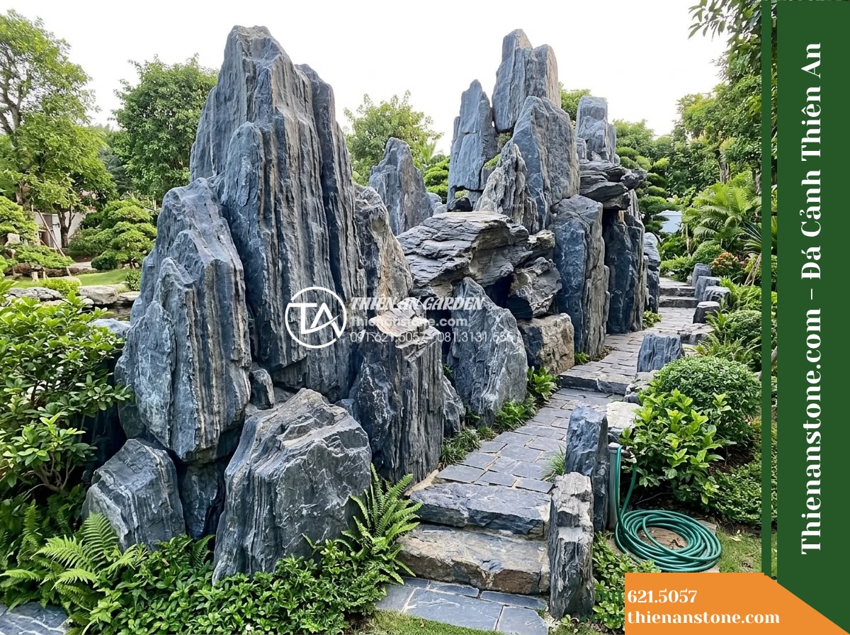 Đá Ông Phú (Khối đại 150–250cm / ~2–6 tấn) | Chuyên dựng chóp núi, khối núi chính đan xen tạo sự kỳ vĩ, hiểm trở.
