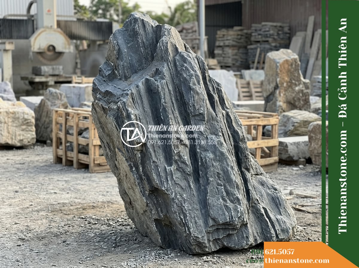 Đá Ông Phú (Khối đại 150–250cm / ~2–6 tấn) | Chuyên dựng chóp núi, khối núi chính đan xen tạo sự kỳ vĩ, hiểm trở.