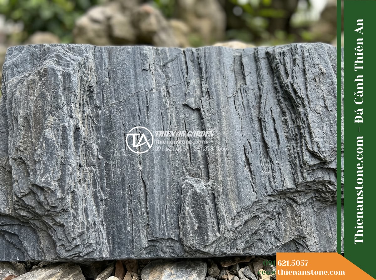 Đá Ông Phú (Tấm 30x60cm) | Chuyên ốp mảng tường lớn, làm vách hồ & bờ tường sân vườn. - Hình 3 Đá Ông Phú (Tấm 30x60cm) | Chuyên ốp mảng tường lớn, làm vách hồ & bờ tường sân vườn. - Macro focus on the raw textured surface of a single natural stone panel, display