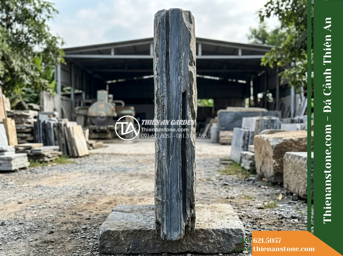 Đá Ông Phú (Tấm đại 100x200cm / ~0.5–1 tấn) | Chuyên dựng phông nền (sơn tiêu) phía sau, tạo vách núi thẳng đứng liền khối.
