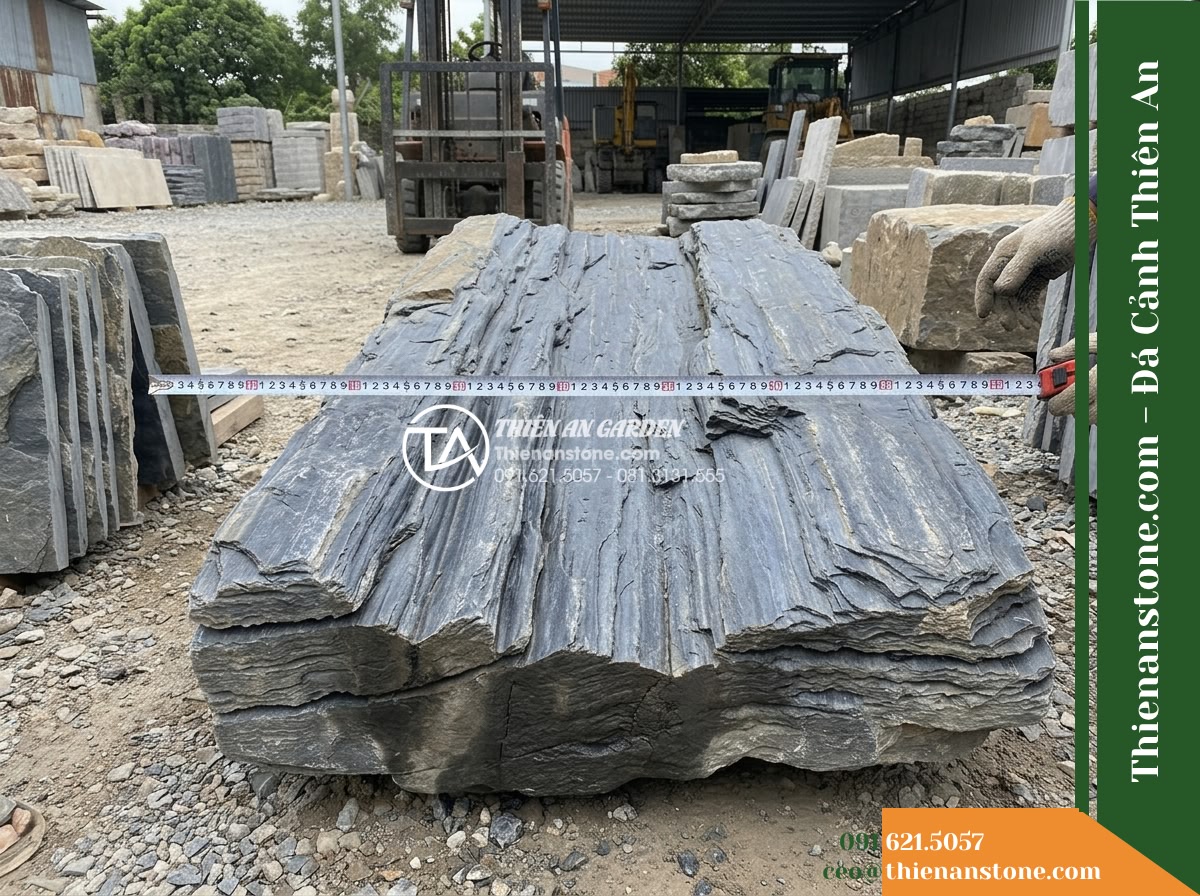 Đá Ông Phú (Tấm lớn 60x120cm / ~150–300kg) | Chuyên ghép vách đứng, tạo mỏm đá nhô ra làm bệ đặt tượng hoặc đình/chùa thu nhỏ.