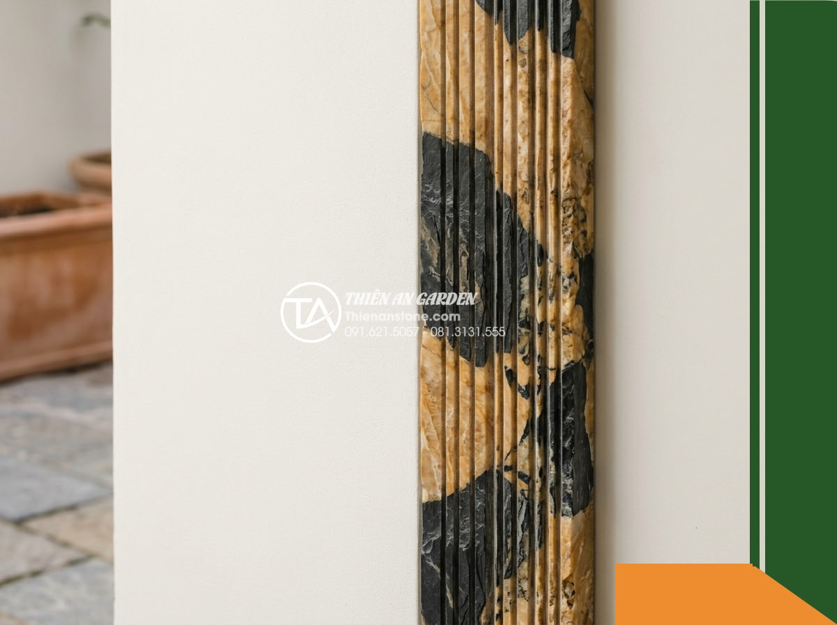 Đá răng lược 2 màu (Vàng - Đen) | Marble Vàng & Slate Đen | 10x50 cm - Hình 2 Đá răng lược 2 màu (Vàng - Đen) | Marble Vàng & Slate Đen | 10x50 cm - An angular architectural photograph capturing the sharp vertical boundary edge w