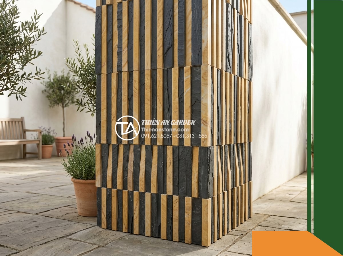 Đá răng lược 2 màu (Vàng - Đen) | Marble Vàng & Slate Đen | 10x50 cm - Hình 20 Đá răng lược 2 màu (Vàng - Đen) | Marble Vàng & Slate Đen | 10x50 cm - A final balanced exterior photograph showcasing the warm textural stone pillar s