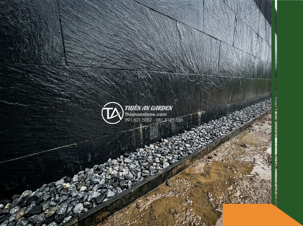 Đá răng lược đen Tuyên Quang | Slate đen tuyền Tuyên Quang | 10x50 cm - Hình 16 Đá răng lược đen Tuyên Quang | Slate đen tuyền Tuyên Quang | 10x50 cm - A wide shot displaying the lower maintenance access zone along the base of the b
