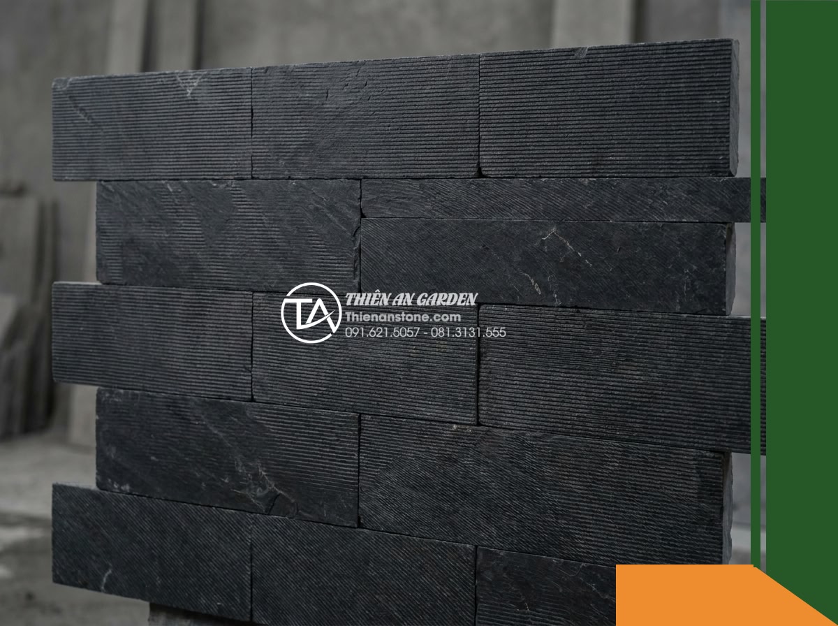 Đá răng lược đen Tuyên Quang | Slate đen tuyền Tuyên Quang | 10x50 cm - Hình 17 Đá răng lược đen Tuyên Quang | Slate đen tuyền Tuyên Quang | 10x50 cm - An unobstructed front elevation view of a 10x50 cm black comb-cut slate mock-up
