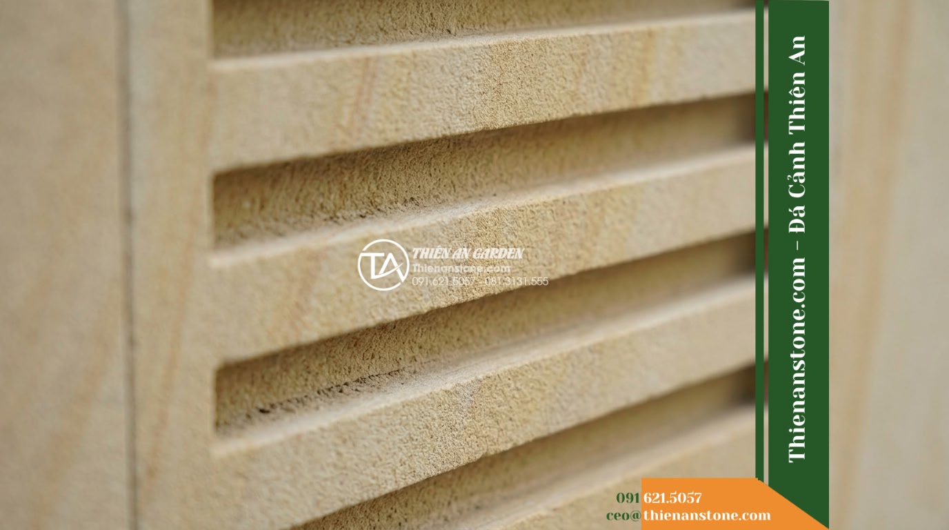 Đá răng lược sa thạch Quảng Nam | Sa thạch Quảng Nam | 10x50 cm - Hình 15 Đá răng lược sa thạch Quảng Nam | Sa thạch Quảng Nam | 10x50 cm - Close-up macro shot of the horizontal recesses of a comb sandstone tile wall, sh