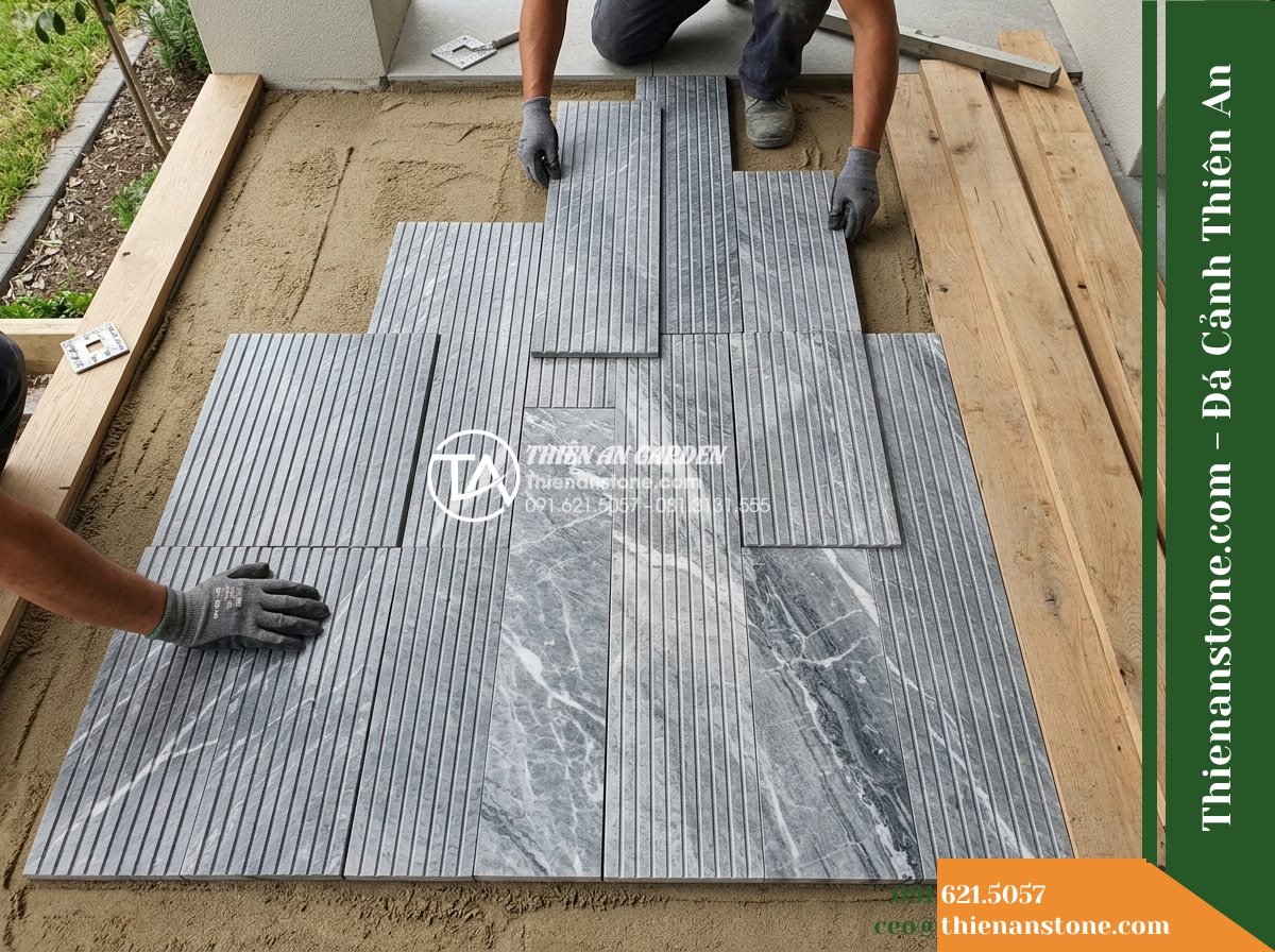 Đá răng lược xám lông chuột Nghệ An | Marble xám Nghệ An | 10x50 cm - Hình 7 Đá răng lược xám lông chuột Nghệ An | Marble xám Nghệ An | 10x50 cm - High-angle top-down shot of stone craftsmen dry-laying gray Nghệ An comb-cut mar