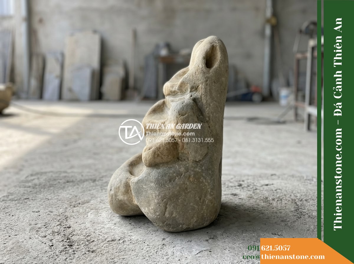 Đá Sơn Tầng (Size vừa 30–60cm) | Chuyên xếp dòng chảy phân tầng nhỏ. - Hình 4 Đá Sơn Tầng (Size vừa 30–60cm) | Chuyên xếp dòng chảy phân tầng nhỏ. - Side elevation photograph of a 45 cm tiered stone resting securely on a concrete