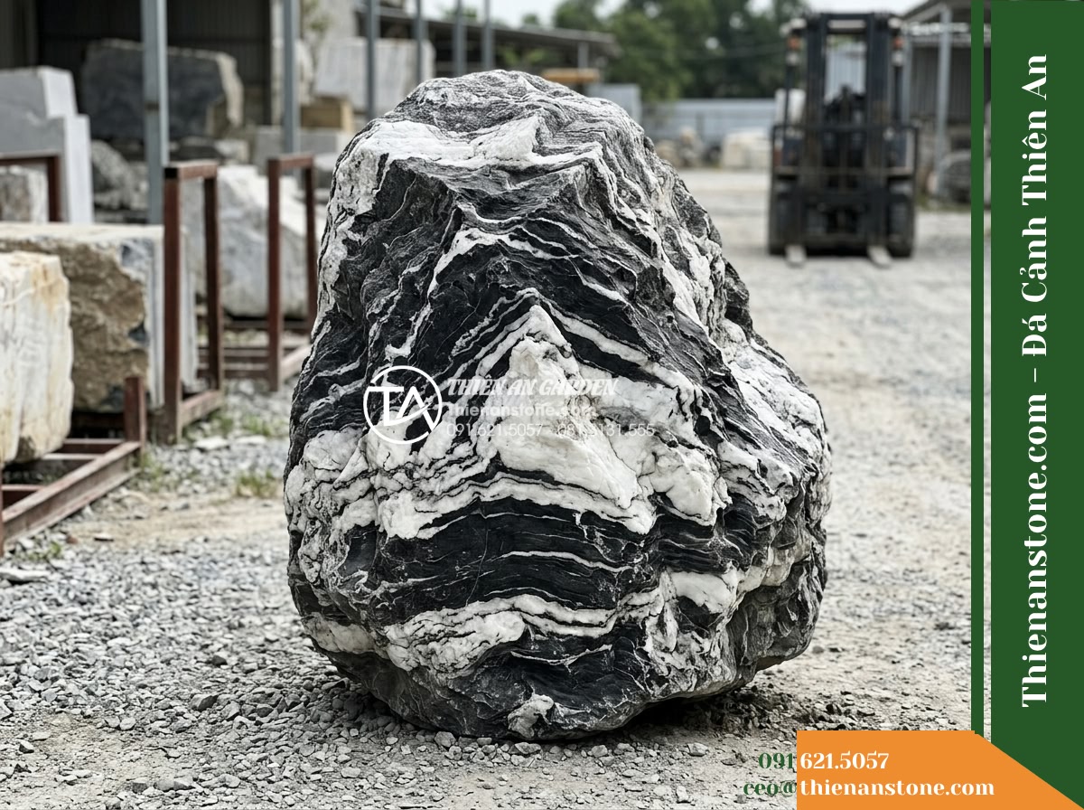 Đá Tuyết Lĩnh (Khối trung 90–160cm / ~0.8–2.5 tấn) | Chuyên tạo sườn núi điểm vân trắng, ghép cảnh non bộ sơn thủy hữu tình.