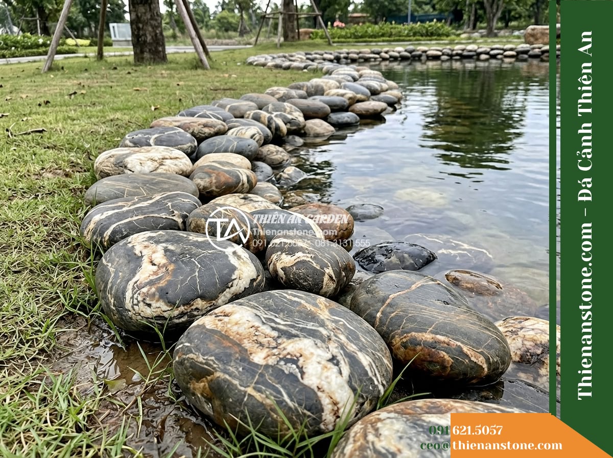 Đá Vân Vân Thạch (Cuội bo viền 15–40cm) | Chuyên bo bờ, tạo độ mềm mại cho viền hồ.