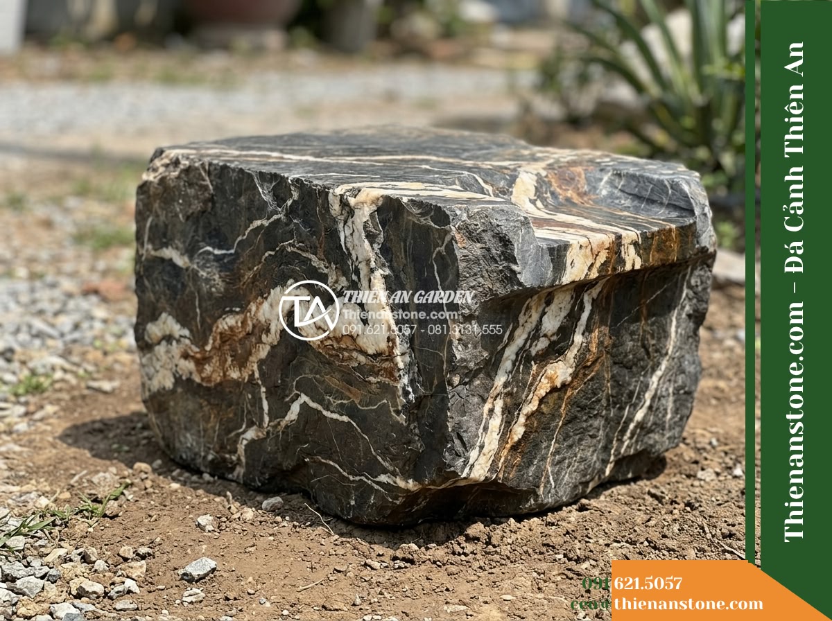 Đá Vũ Mây Thạch (Khối vừa 50–80cm) | Chuyên xếp tầng đổ nước thác. - Hình 11 Đá Vũ Mây Thạch (Khối vừa 50–80cm) | Chuyên xếp tầng đổ nước thác. - Isolated display of an authentic 50-80cm natural stone block showcasing its dist