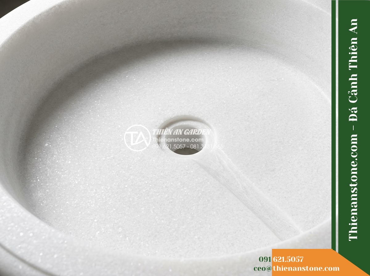 Đài Phun 3 Tầng Trụ Chạm Rồng Bán Diện, Bát D1.4m Cao 2m - Hình 15 Đài Phun 3 Tầng Trụ Chạm Rồng Bán Diện, Bát D1.4m Cao 2m - Technical close-up inspection shot looking into the interior carved cavity of th