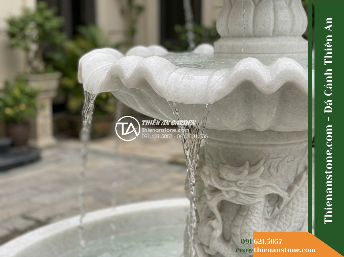 Đài Phun 3 Tầng Trụ Chạm Rồng Bán Diện, Bát D1.4m Cao 2m - Hình 7 Đài Phun 3 Tầng Trụ Chạm Rồng Bán Diện, Bát D1.4m Cao 2m - Close-up action shot of water overflowing smoothly over the scalloped rim of the