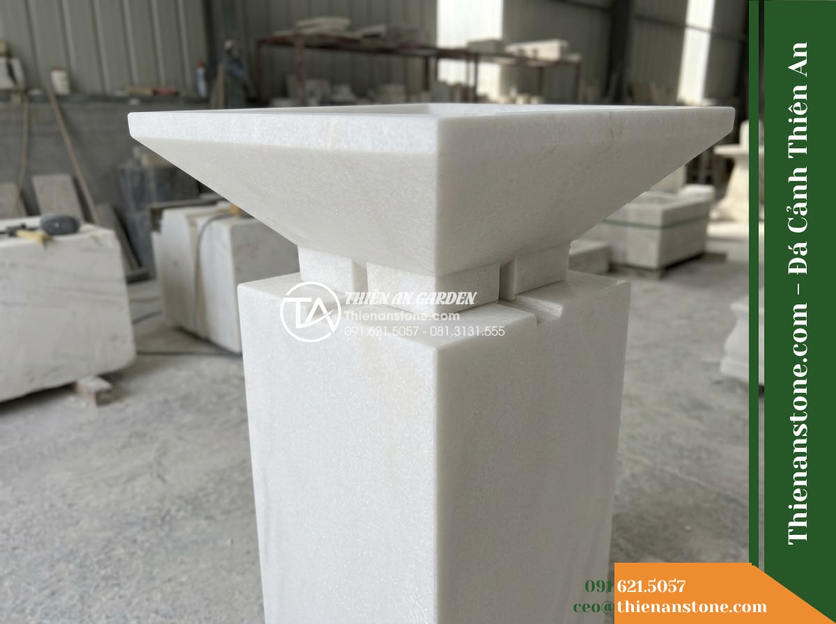 Đài Phun Bát Vuông 2 Tầng Tràn Bốn Góc, Bát D70cm Cao 1m - Hình 4 Đài Phun Bát Vuông 2 Tầng Tràn Bốn Góc, Bát D70cm Cao 1m - A low-angle inclined shot showing the structural junction where the square stone