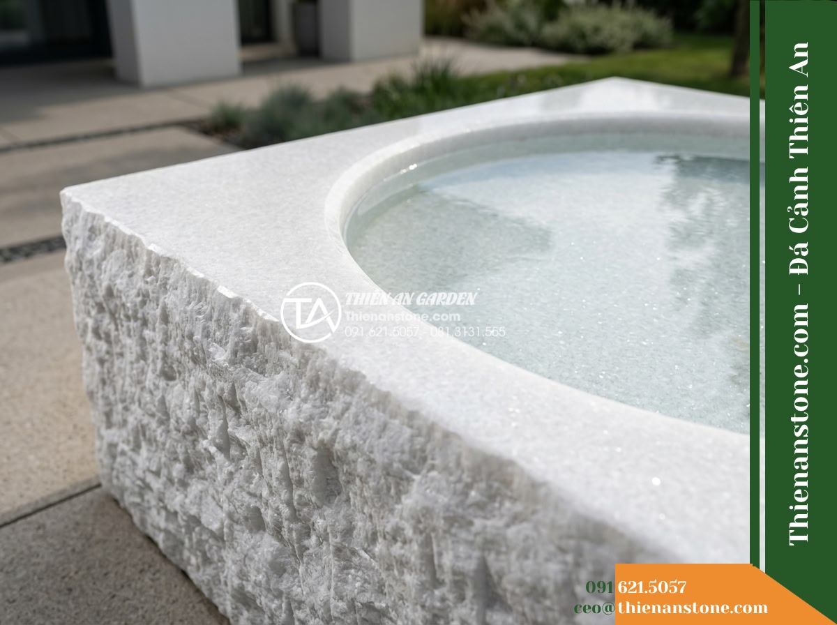 Đài Phun Bát Vuông Lòng Mài Mịn Vỏ Thô, Bát D80cm Cao 75cm - Hình 2 Đài Phun Bát Vuông Lòng Mài Mịn Vỏ Thô, Bát D80cm Cao 75cm - Close-up diagonal view focusing on the sharp contrast between the raw hand-chise