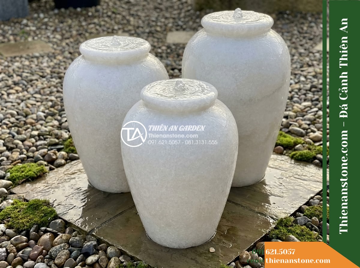 Đài Phun Cụm 3 Lu Nước Sân Vườn, D40cm Cao 60-80-100cm - Hình 4 Đài Phun Cụm 3 Lu Nước Sân Vườn, D40cm Cao 60-80-100cm - An oblique perspective showing the transition from the rounded belly of the ston