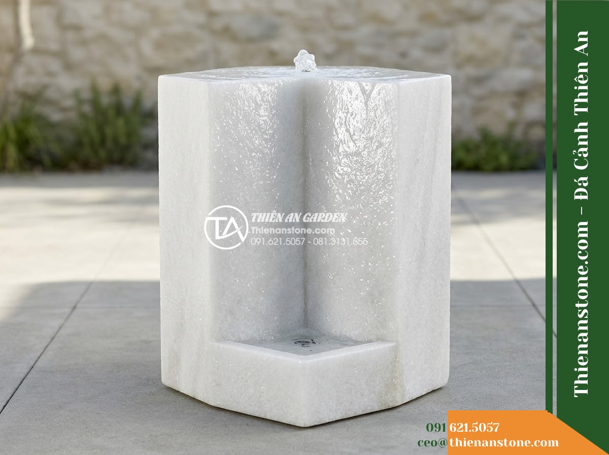 Đài Phun Cụm Khối Ba Cạnh Độc Bản, D90cm Cao 1.1m - Hình 11 Đài Phun Cụm Khối Ba Cạnh Độc Bản, D90cm Cao 1.1m - Eye-level studio-like outdoor setting of the unique three-faceted fountain, high