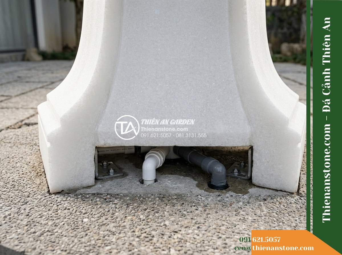 Đài Phun Cụm Khối Ba Cạnh Độc Bản, D90cm Cao 1.1m - Hình 17 Đài Phun Cụm Khối Ba Cạnh Độc Bản, D90cm Cao 1.1m - Detailed structural focus on the basal anchoring joint and concealed pipe penetr