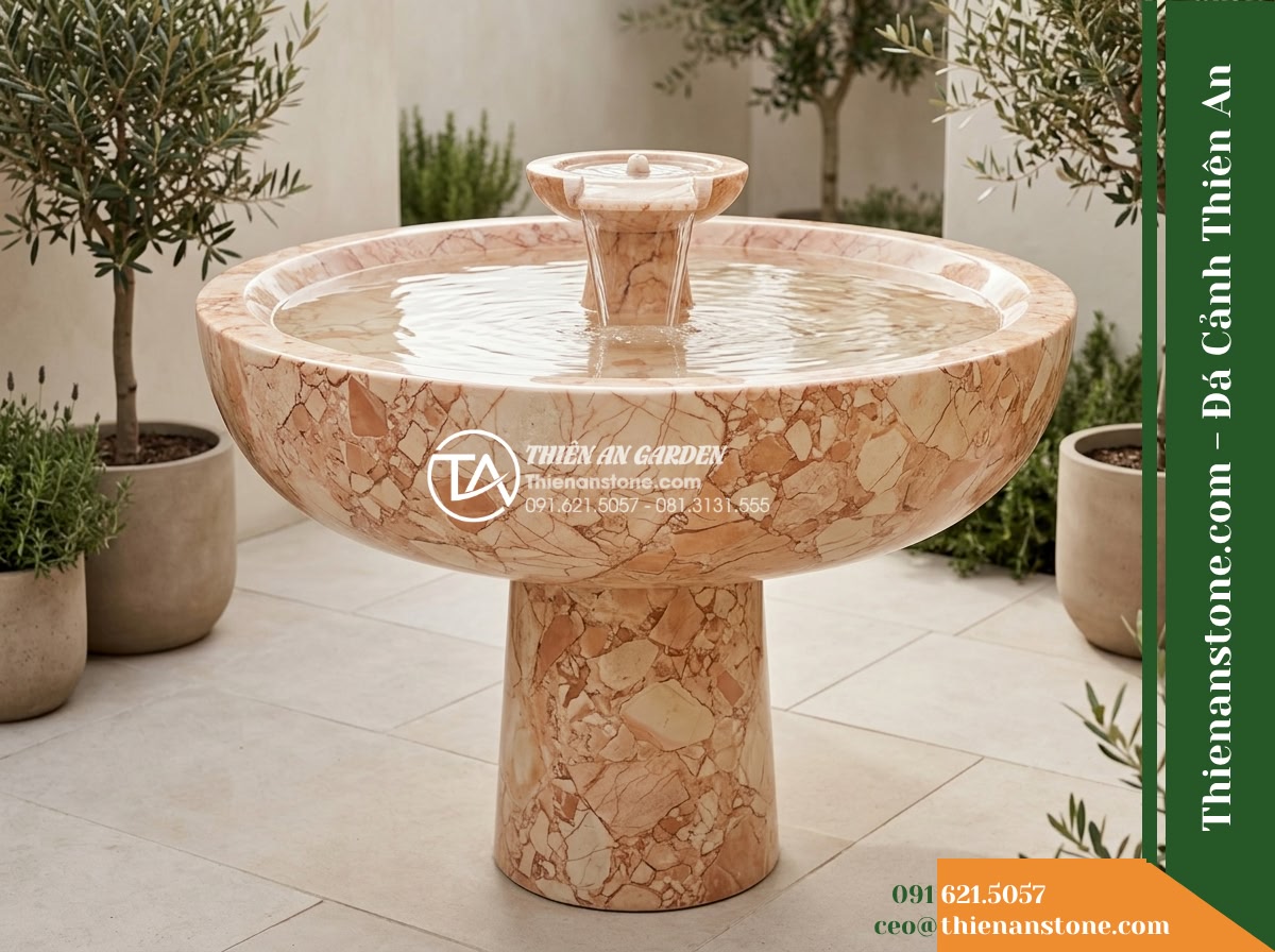 Đài Phun Hồng Ngọc Đánh Bóng Sâu, Bát D90cm Cao 1.3m - Hình 19 Đài Phun Hồng Ngọc Đánh Bóng Sâu, Bát D90cm Cao 1.3m - Natural composition showing the 1.3m pink fountain perfectly anchored in a peace