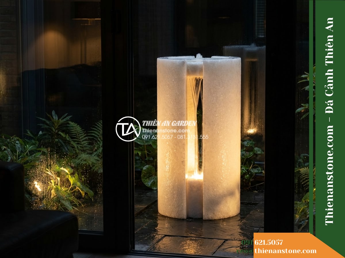 Đài Phun Khối Trụ Bổ Đôi Rãnh Trào, D50cm Cao 1m - Hình 14 Đài Phun Khối Trụ Bổ Đôi Rãnh Trào, D50cm Cao 1m - Atmospheric evening photograph capturing the complete courtyard scene from behin