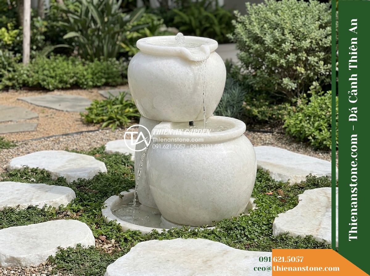 Đài Phun Lu Nước Xếp 2 Tầng Lệch, D40cm Cao 90cm - Hình 18 Đài Phun Lu Nước Xếp 2 Tầng Lệch, D40cm Cao 90cm - Comprehensive overview showing the fully installed two-tier jar fountain with in