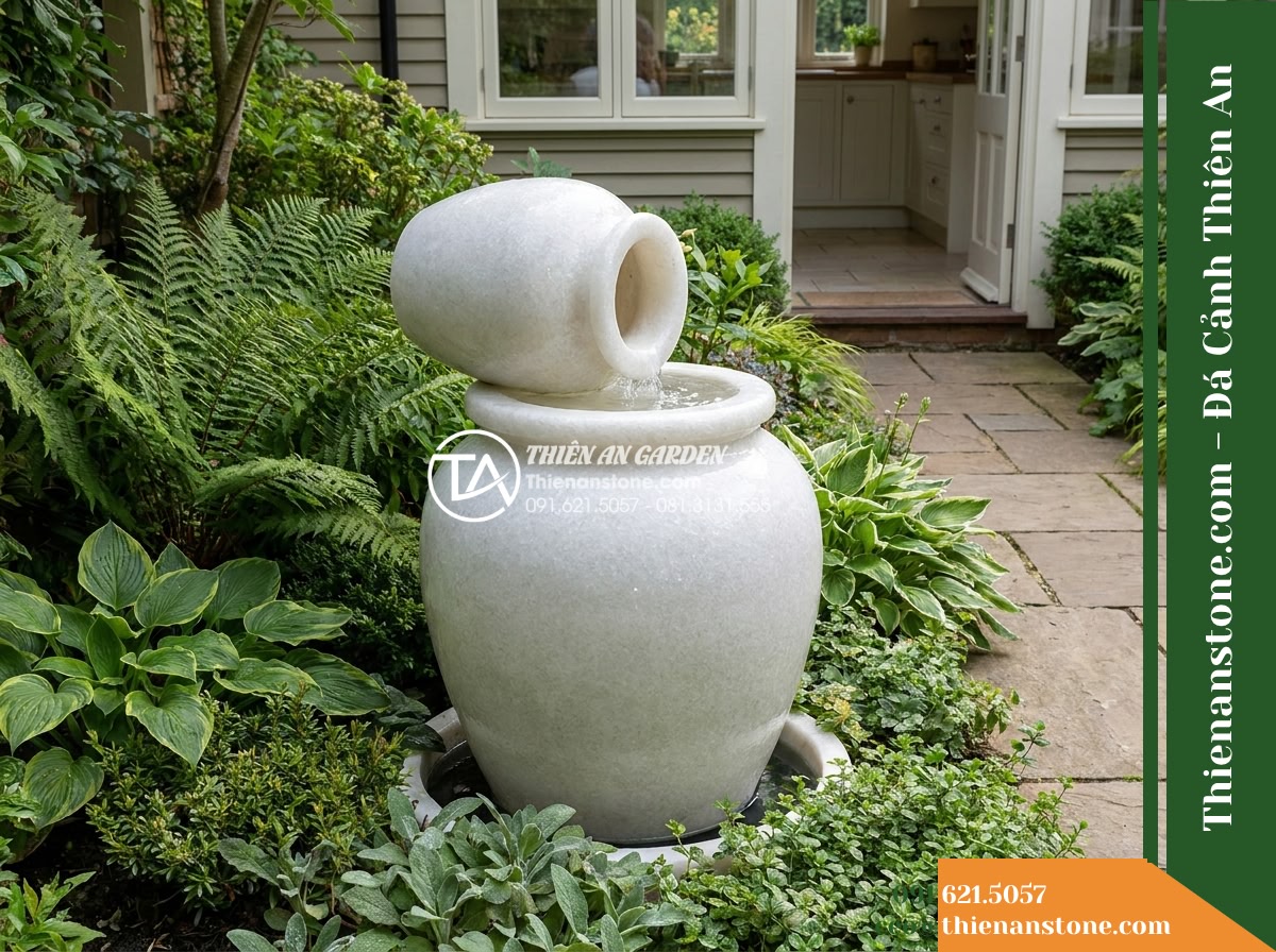 Đài Phun Lu Nước Xếp 2 Tầng Lệch, D40cm Cao 90cm - Hình 20 Đài Phun Lu Nước Xếp 2 Tầng Lệch, D40cm Cao 90cm - Final aesthetic landscape photography capturing the two-tier offset stone water