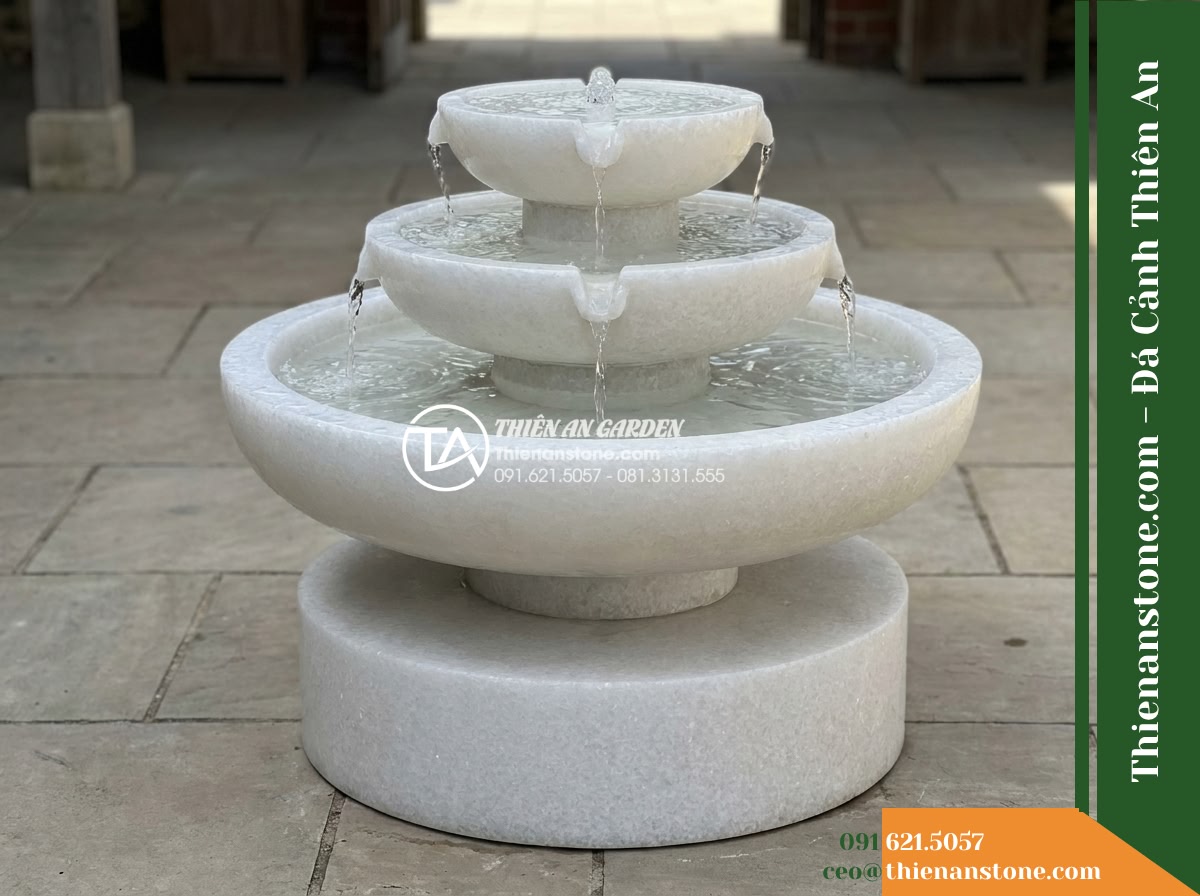 Đài Phun Tam Bát Nối Tiếp 3 Tầng, Bát D80cm Cao 1.1m - Hình 11 Đài Phun Tam Bát Nối Tiếp 3 Tầng, Bát D80cm Cao 1.1m - Focused profile shot of the three-tier round stone fountain emphasizing its conc