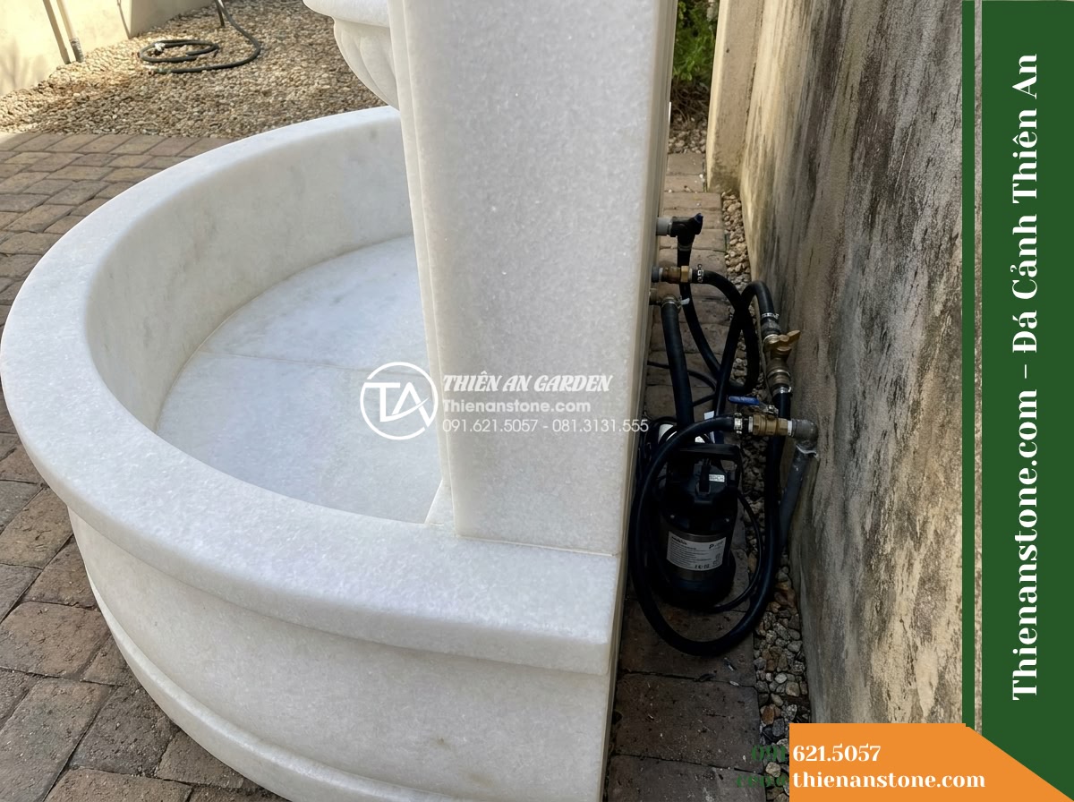 Đài Phun Trắng Ngọc Bát Bán Nguyệt, Bát D1.2m Cao 1.6m - Hình 16 Đài Phun Trắng Ngọc Bát Bán Nguyệt, Bát D1.2m Cao 1.6m - Rear maintenance clearance view between the back of the stone fountain and the l