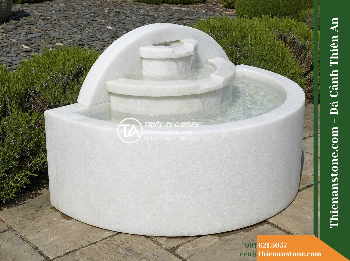Đài Phun Trắng Ngọc Bát Bán Nguyệt, Bát D1.2m Cao 1.6m - Hình 5 Đài Phun Trắng Ngọc Bát Bán Nguyệt, Bát D1.2m Cao 1.6m - Eye-level wide shot of the 1.6m tall semi-circular white marble water fountain s