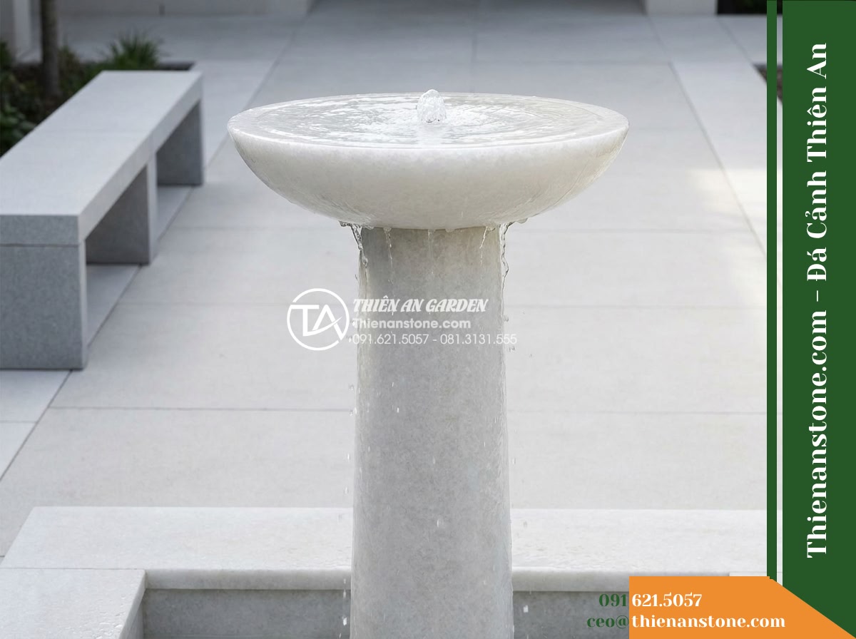 Đài Phun Xám Khói Vệt Cắt Tối Giản, Bát D1m Cao 1.3m - Hình 5 Đài Phun Xám Khói Vệt Cắt Tối Giản, Bát D1m Cao 1.3m - An eye-level wide perspective of the stone water fountain installed in an unclut