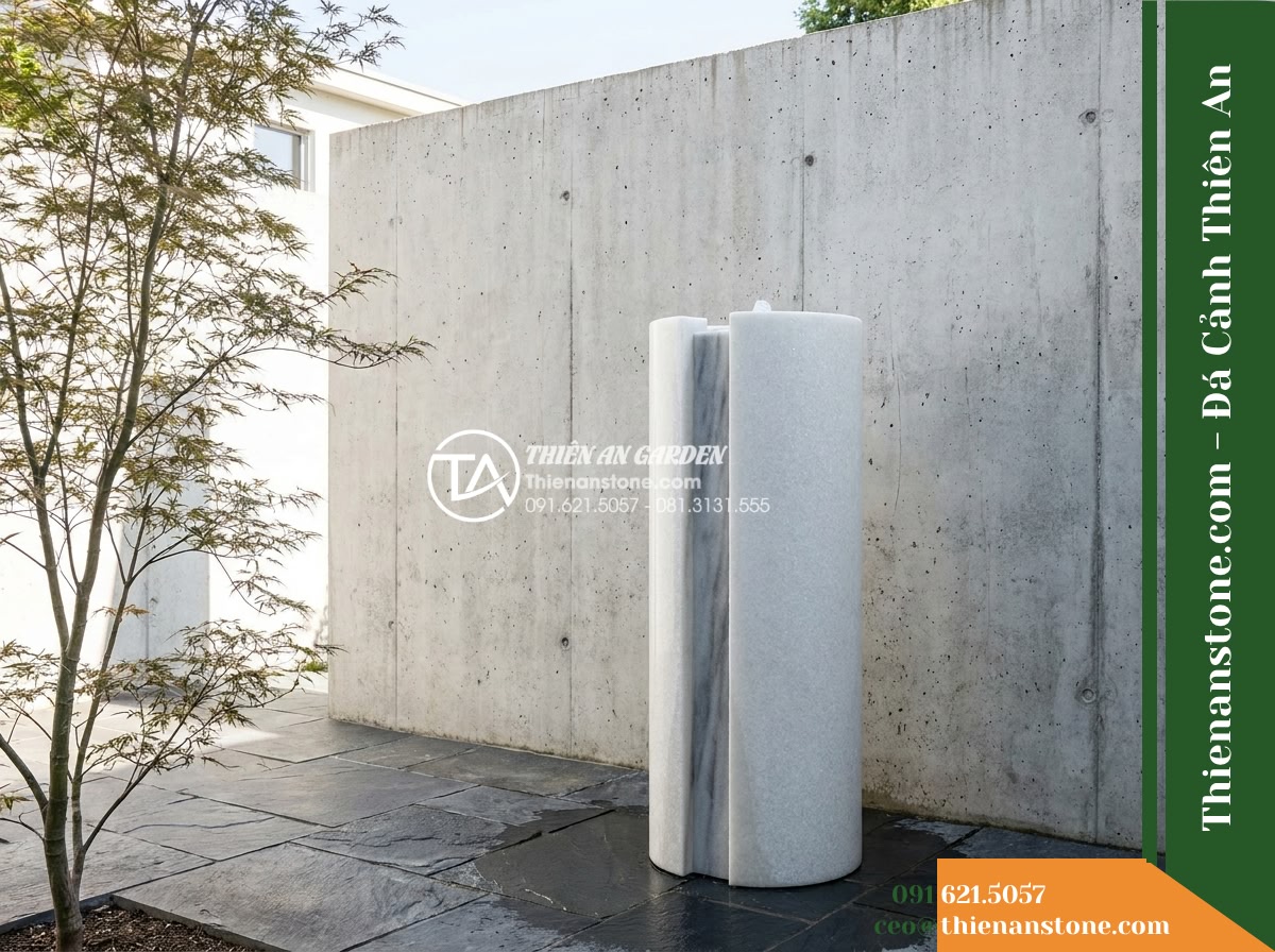 Đài Phun Xám Khói Vệt Cắt Tối Giản, Bát D1m Cao 1.3m - Hình 9 Đài Phun Xám Khói Vệt Cắt Tối Giản, Bát D1m Cao 1.3m - A realistic daylight architectural render of a minimalist residential courtyard,