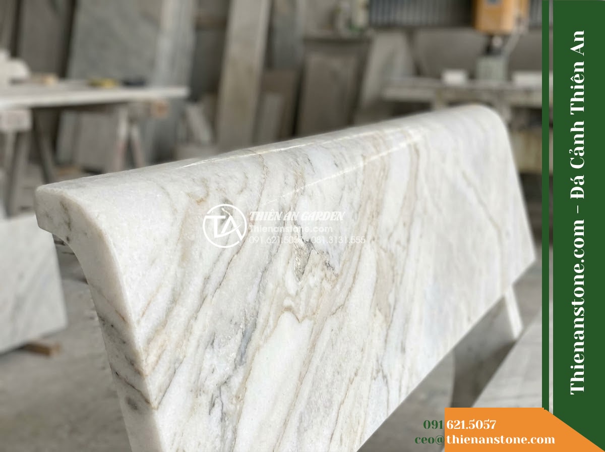 Ghế Đá Công Viên Có Tựa Khối Đặc Thiên Kim 180x55x90cm - Đá Vàng Cẩm Thạch - Hình 6 Ghế Đá Công Viên Có Tựa Khối Đặc Thiên Kim 180x55x90cm - Đá Vàng Cẩm Thạch - Showroom display of various golden marble stone benches at Da Canh Thien An, pro