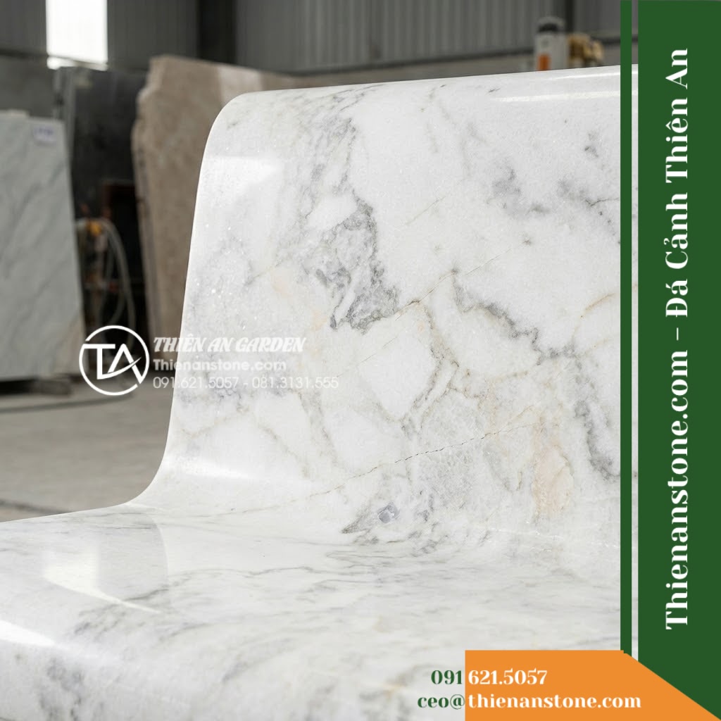 Ghế Đá Công Viên Có Tựa Liền Khối Trường An 180x55x90cm - Đá Trắng Cẩm Thạch - Hình 6 Ghế Đá Công Viên Có Tựa Liền Khối Trường An 180x55x90cm - Đá Trắng Cẩm Thạch - Showroom display of various white marble stone benches at Da Canh Thien An, prof