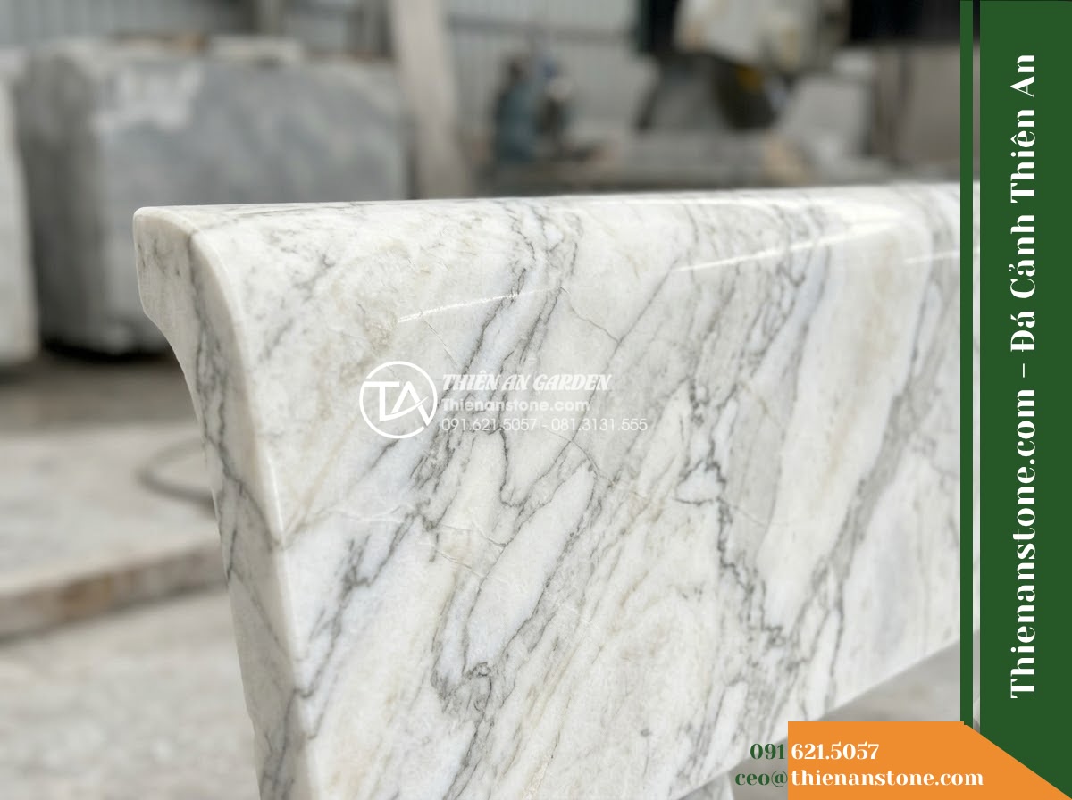 Ghế Đá Công Viên Có Tựa Vuông Đông Phương 180x55x90cm - Đá Xanh Cẩm Thạch - Hình 6 Ghế Đá Công Viên Có Tựa Vuông Đông Phương 180x55x90cm - Đá Xanh Cẩm Thạch - Showroom display of various green marble stone benches at Da Canh Thien An, prof
