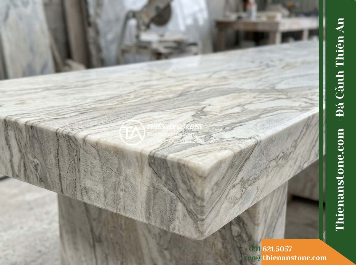 Ghế Đá Công Viên Không Tựa Bản Rộng Nam Sơn 180x55x45cm - Đá Trắng Cẩm Thạch - Hình 5 Ghế Đá Công Viên Không Tựa Bản Rộng Nam Sơn 180x55x45cm - Đá Trắng Cẩm Thạch - Professional installation of a white marble stone bench in a landscaped garden,