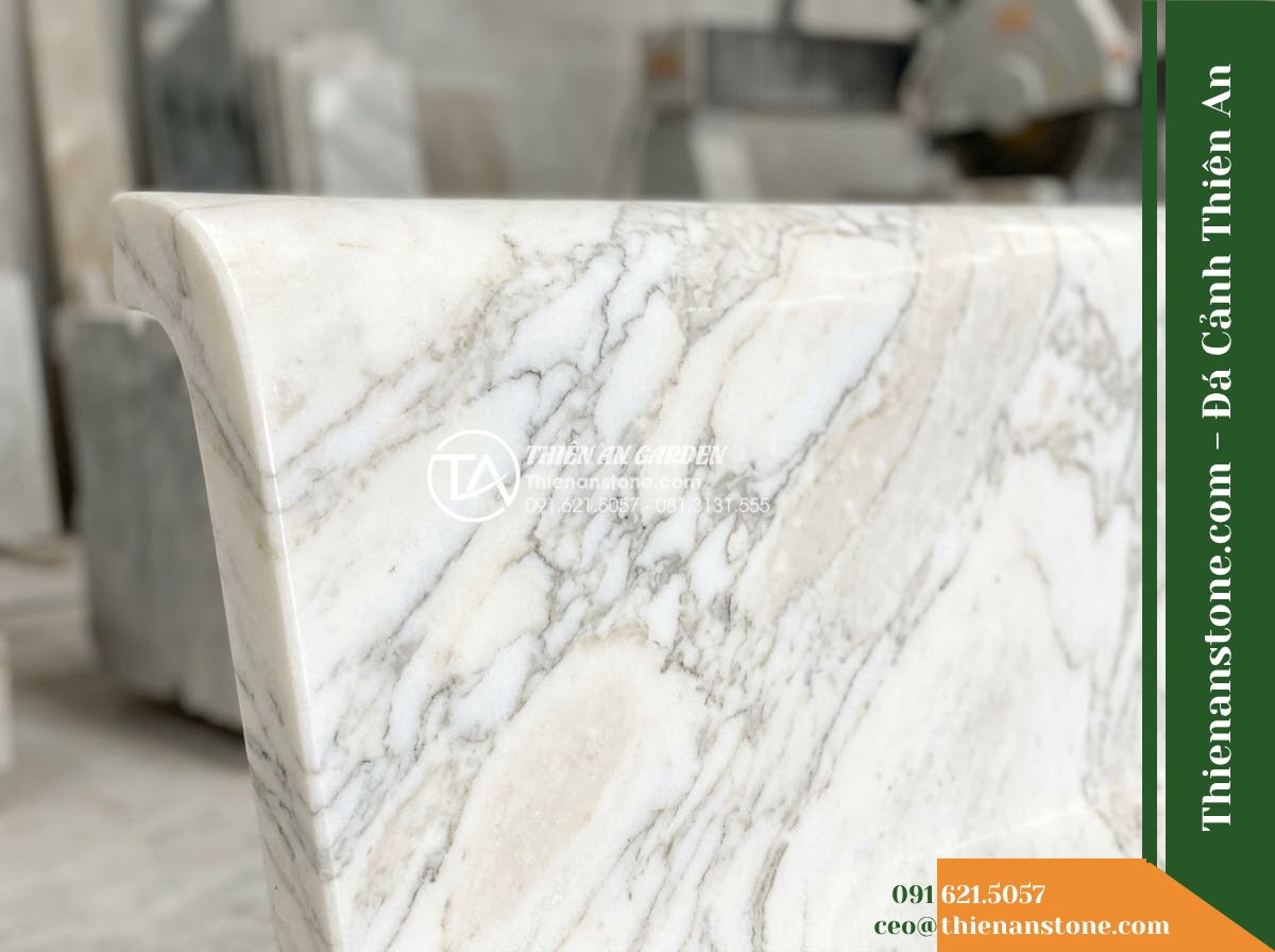 Ghế Đá Công Viên Không Tựa Băng Dài Lục Sơn 180x45x45cm - Đá Xanh Cẩm Thạch - Hình 6 Ghế Đá Công Viên Không Tựa Băng Dài Lục Sơn 180x45x45cm - Đá Xanh Cẩm Thạch - Showroom display of various green marble stone benches at Da Canh Thien An, prof