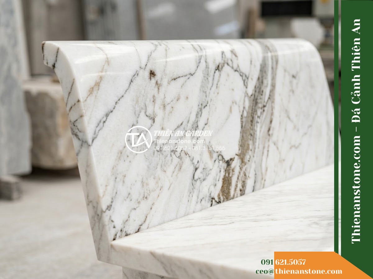 Ghế Đá Công Viên Không Tựa Chân Khối Phúc Thịnh 160x45x45cm - Đá Đen Cẩm Thạch - Hình 6 Ghế Đá Công Viên Không Tựa Chân Khối Phúc Thịnh 160x45x45cm - Đá Đen Cẩm Thạch - Showroom display of various black marble stone benches at Da Canh Thien An, prof