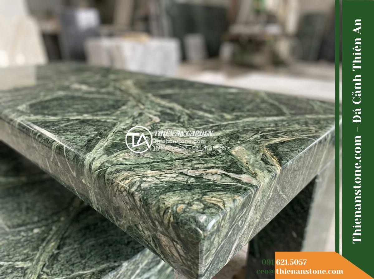 Ghế Đá Công Viên Không Tựa Chân Khối Trường Xuân 160x45x45cm - Đá Xanh Cẩm Thạch - Hình 1 Ghế Đá Công Viên Không Tựa Chân Khối Trường Xuân 160x45x45cm - Đá Xanh Cẩm Thạch - Close-up of natural veining pattern on green marble stone surface, showing intri