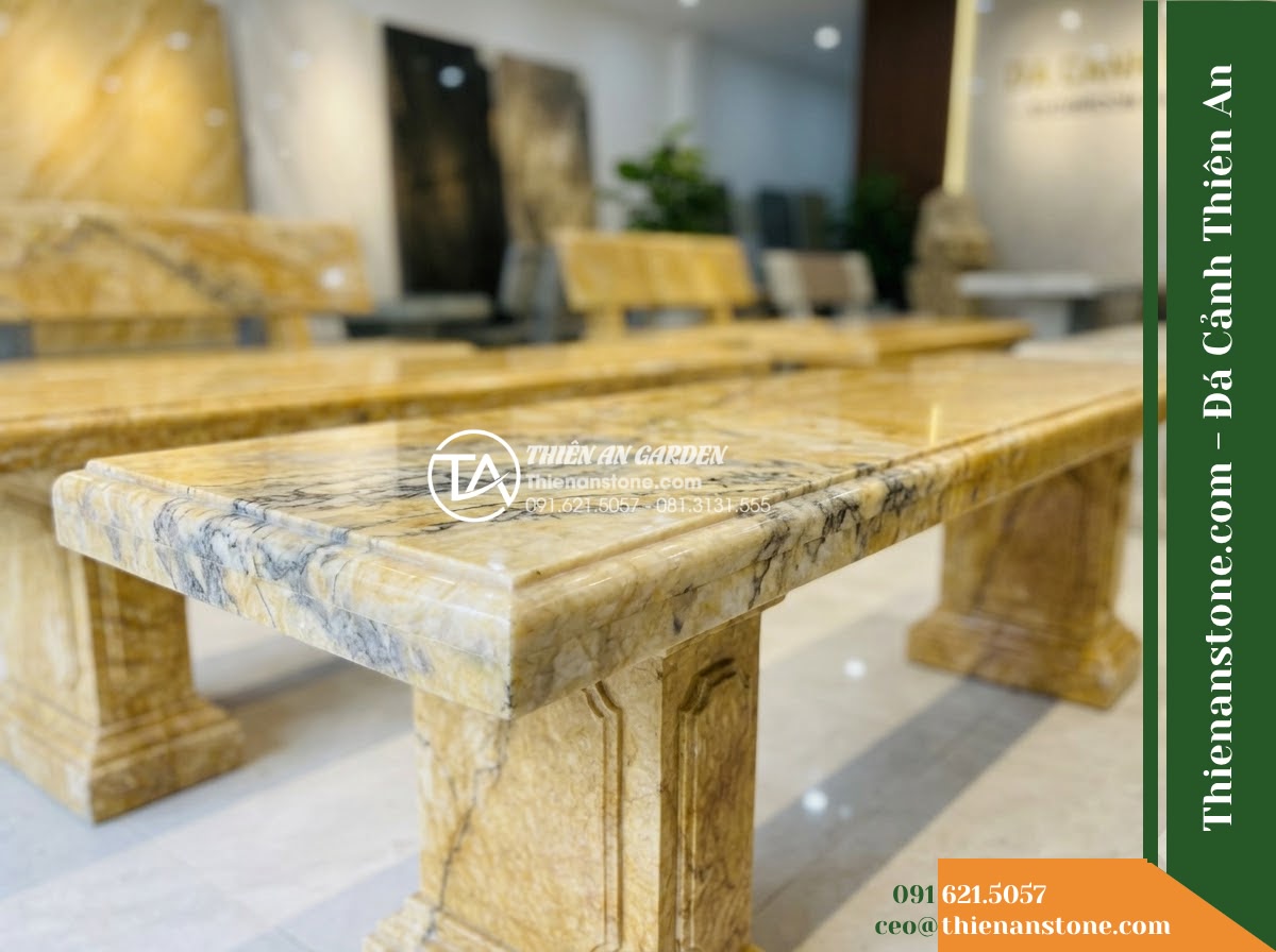 Ghế Đá Công Viên Không Tựa Chân Trụ Bảo An 150x45x45cm - Đá Vàng Cẩm Thạch - Hình 6 Ghế Đá Công Viên Không Tựa Chân Trụ Bảo An 150x45x45cm - Đá Vàng Cẩm Thạch - Showroom display of various golden marble stone benches at Da Canh Thien An, pro