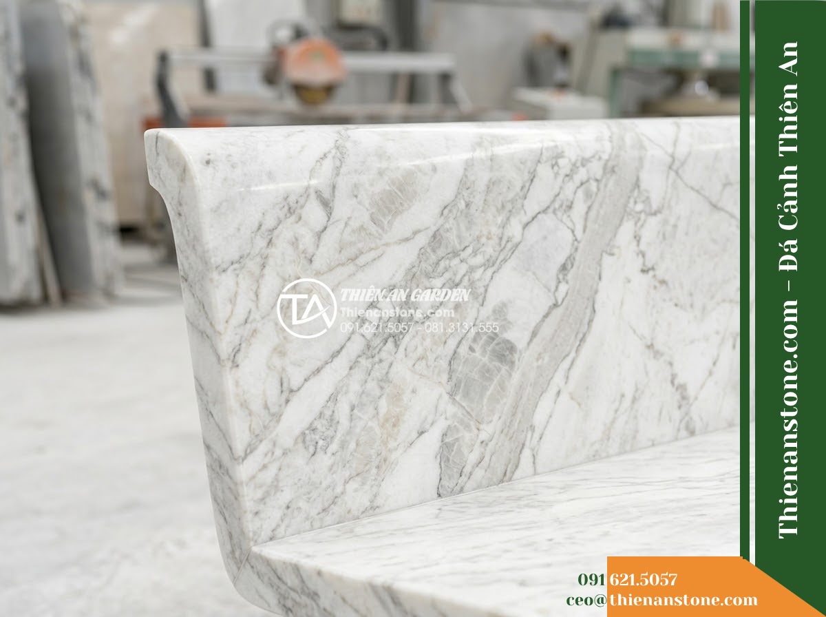 Ghế Đá Công Viên Không Tựa Dáng Chữ Nhật Hắc Sơn 180x45x45cm - Đá Đen Cẩm Thạch - Hình 3 Ghế Đá Công Viên Không Tựa Dáng Chữ Nhật Hắc Sơn 180x45x45cm - Đá Đen Cẩm Thạch - black marble stone bench flanked by potted bonsai trees on a resort terrace over